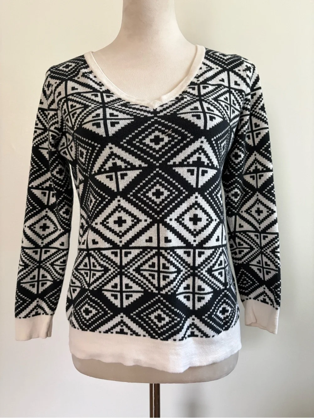 Banana Republic Women’s Aztec Tribal Diamond Knit Pullover Sweater  MP